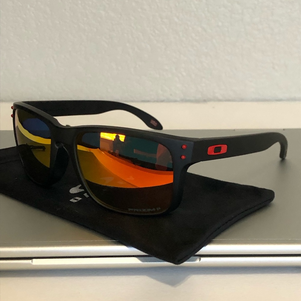 POLARIZED OAKLEY Holbrook Red Reflective Lenses 9102